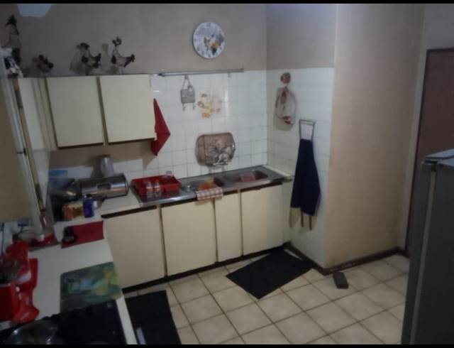 2 BEDROOM TOWNHOUSE FOR SALE IN VANDERBIJLPARK CE 2..